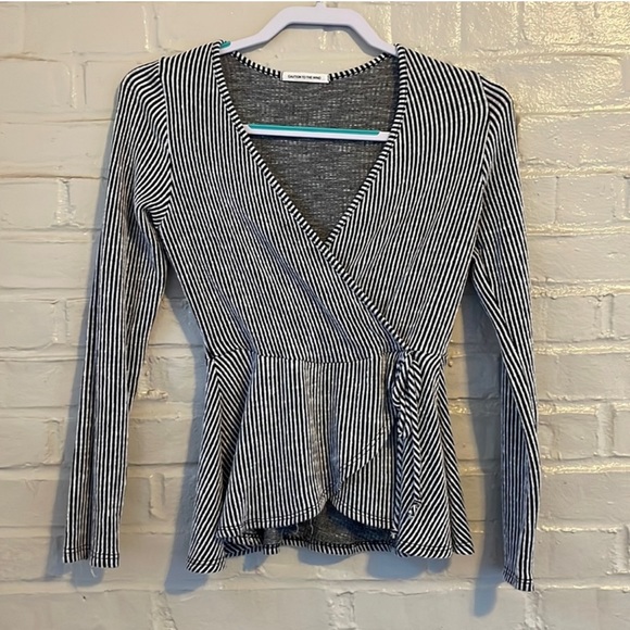 Caution To The Wind Women’s Ribbed Wrap Front Top NO SIZE TAG - Picture 1 of 3